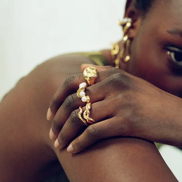 Missoma Elegant Gold Pearl Ring - Picture 3 of 10